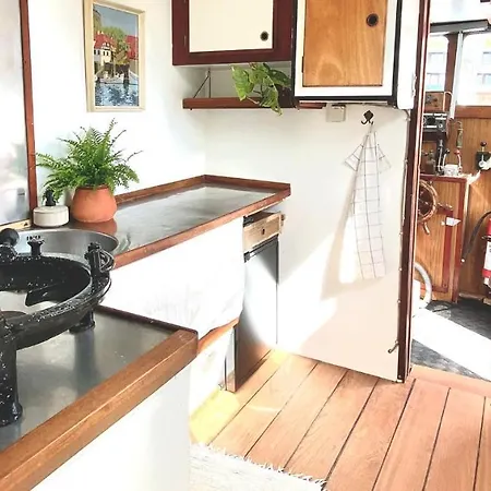 Varra Water - Unique Boat - Bornholm - Fjaelstavn * Nexø