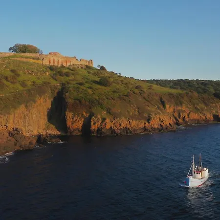 Varra Water - Unique Boat - Bornholm - Fjaelstavn Nexo