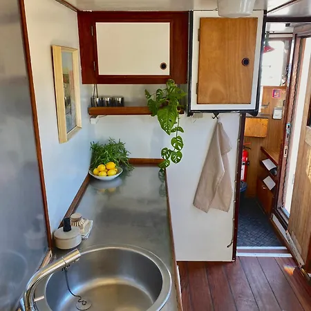 Varra Water - Unique Boat - Bornholm - Fjaelstavn 船上ホテル *