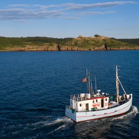 Botel Varra Water - Unique Boat - Bornholm - Fjaelstavn Nexo