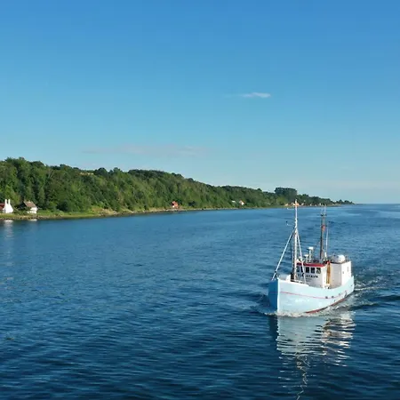 Varra Water - Unique Boat - Bornholm - Fjaelstavn *